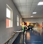 【黑客破解】台中18歲的舞蹈班學員黃嘉雯 各種私拍泄密流出2