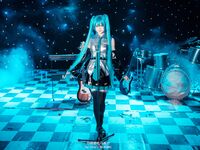 萌新推特00後露臉網紅美少女▌白莉愛吃巧克力▌Cos初音未來 香艷酥乳粉嫩白虎演唱會 精美私拍