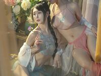 極品雙模網紅美少女火辣出鏡▌雲溪溪x奶桃▌古裝浴池嬉戲 性感肚兜誘人乳暈 濕身誘惑超寫實古代風