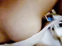 海角社區色女老鼠舔貓咪勾引哥哥亂倫 趁爸媽還沒下班，在沙發上無套強奸哥哥肏死這條小公狗