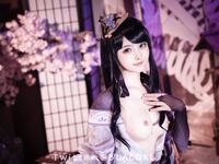 萌新推特00後露臉美少女▌白莉愛吃巧克力▌超色情Cos雷電將軍 露出粉乳嫩穴盡情展示誘人嬌軀