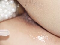 周末老婆不在家 叫小姨子來家裡吃飯 下葯迷翻各種姿勢干她的小嫩B