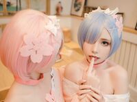 高端ACG業界女神爆機少女▌喵小吉&金魚▌雙模巨獻《從零開始的女體盛宴》超色情舔乳磨穴