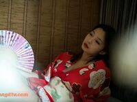 露臉才是王道！推特清純大波翹臀奔放正妹輝夜姬私拍各種反人類調教群P喝尿炮擊多人顏射場面令人乍舌