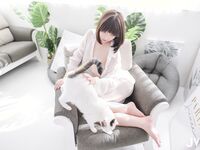 【H級豪巨乳】寄宿家中的前同事－茹茹，一早醒來就衣衫不整！豪乳在眼