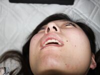 最新真實迷玩公司女同事 開口器 暴力翻 抽插各種玩弄 特寫無套抽插小穴 超清4K