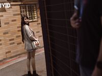 巨乳妙龄女神【乐乐】下班回家途中被电车痴汉尾随趁她熟睡进屋强行交合嘴说不要却迎合着高潮