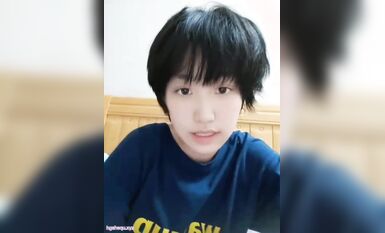 極品蘿莉音聲控露臉反差小嫩妹【比心陪玩小雪】私人高價定製紫薇裸身完成任務 (33)