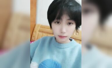 極品蘿莉音聲控露臉反差小嫩妹【比心陪玩小雪】私人高價定製紫薇裸身完成任務 (37)