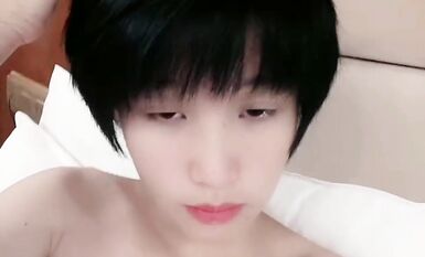 極品蘿莉音聲控露臉反差小嫩妹【比心陪玩小雪】私人高價定製紫薇裸身完成任務 (38)