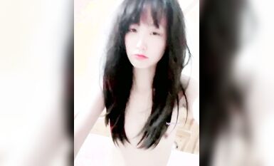 極品蘿莉音聲控露臉反差小嫩妹【比心陪玩小雪】私人高價定製紫薇裸身完成任務 (42)