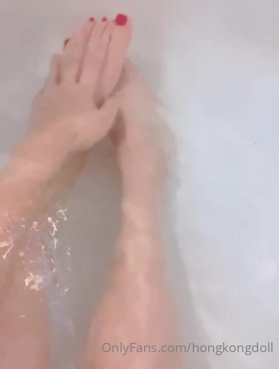 OnlyFans 玩偶姐姐 晨浴