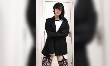 皮皮蝦網紅純欲女神【在下小羊】人前傲女，人後母狗，被金主包養定製私拍各種裸舞紫薇視頻207V (10)