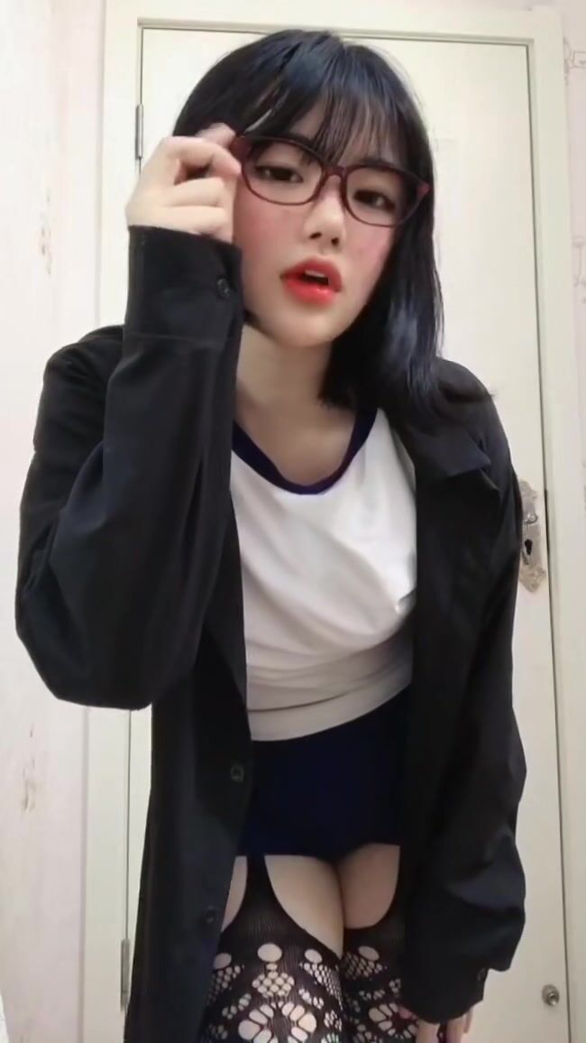 皮皮蝦網紅純欲女神【在下小羊】人前傲女，人後母狗，被金主包養定製私拍各種裸舞紫薇視頻207V (10)