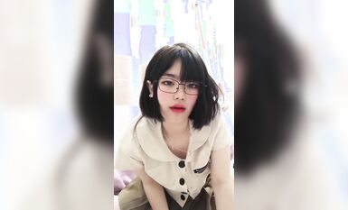 皮皮蝦網紅純欲女神【在下小羊】人前傲女，人後母狗，被金主包養定製私拍各種裸舞紫薇視頻207V (107)