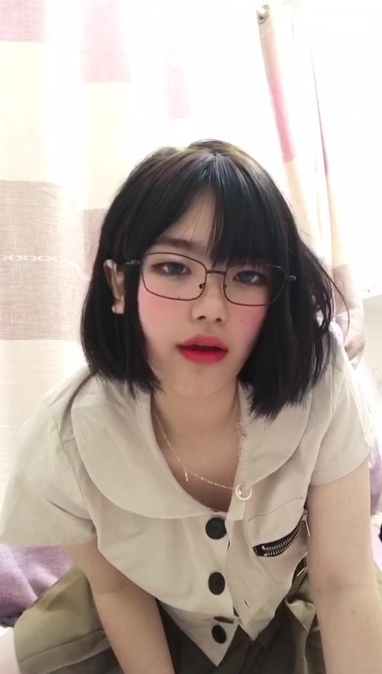 皮皮蝦網紅純欲女神【在下小羊】人前傲女，人後母狗，被金主包養定製私拍各種裸舞紫薇視頻207V (107)