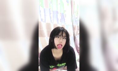 皮皮蝦網紅純欲女神【在下小羊】人前傲女，人後母狗，被金主包養定製私拍各種裸舞紫薇視頻207V (113)