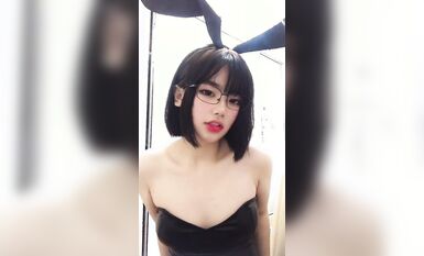 皮皮蝦網紅純欲女神【在下小羊】人前傲女，人後母狗，被金主包養定製私拍各種裸舞紫薇視頻207V (124)