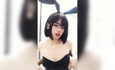 皮皮蝦網紅純欲女神【在下小羊】人前傲女，人後母狗，被金主包養定製私拍各種裸舞紫薇視頻207V (124)