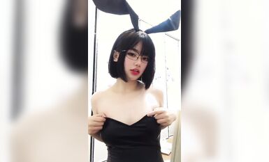 皮皮蝦網紅純欲女神【在下小羊】人前傲女，人後母狗，被金主包養定製私拍各種裸舞紫薇視頻207V (124)