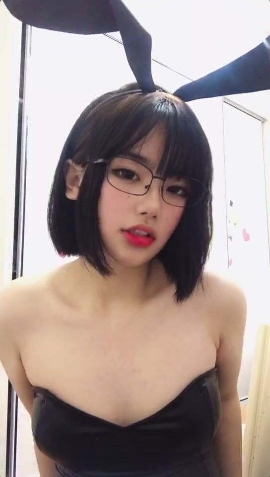 皮皮蝦網紅純欲女神【在下小羊】人前傲女，人後母狗，被金主包養定製私拍各種裸舞紫薇視頻207V (124)