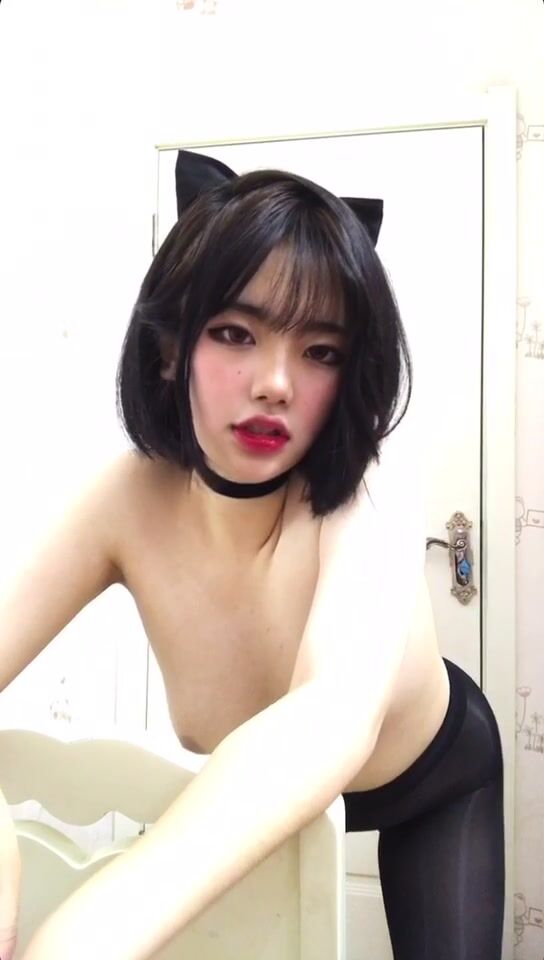 皮皮蝦網紅純欲女神【在下小羊】人前傲女，人後母狗，被金主包養定製私拍各種裸舞紫薇視頻207V (129)