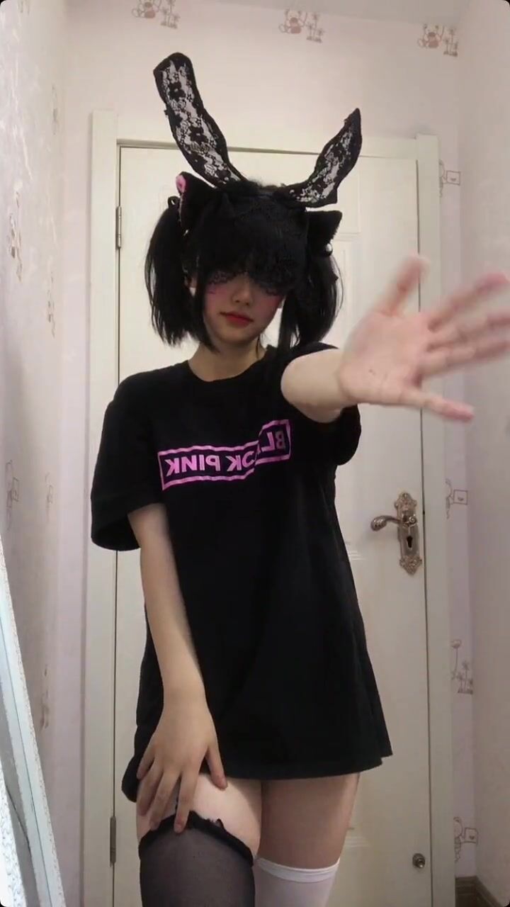 皮皮蝦網紅純欲女神【在下小羊】人前傲女，人後母狗，被金主包養定製私拍各種裸舞紫薇視頻207V (14)