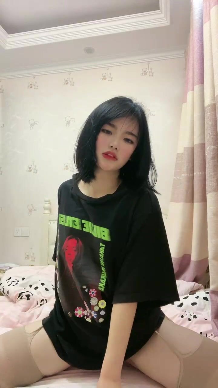 皮皮蝦網紅純欲女神【在下小羊】人前傲女，人後母狗，被金主包養定製私拍各種裸舞紫薇視頻207V (158)