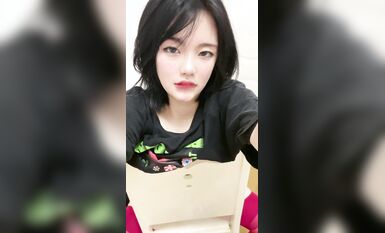 皮皮蝦網紅純欲女神【在下小羊】人前傲女，人後母狗，被金主包養定製私拍各種裸舞紫薇視頻207V (159)