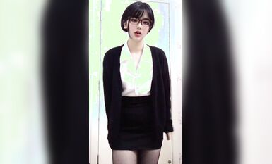 皮皮蝦網紅純欲女神【在下小羊】人前傲女，人後母狗，被金主包養定製私拍各種裸舞紫薇視頻207V (170)