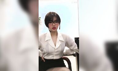皮皮蝦網紅純欲女神【在下小羊】人前傲女，人後母狗，被金主包養定製私拍各種裸舞紫薇視頻207V (186)