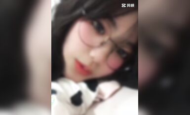 皮皮蝦網紅純欲女神【在下小羊】人前傲女，人後母狗，被金主包養定製私拍各種裸舞紫薇視頻207V (189)