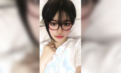 皮皮蝦網紅純欲女神【在下小羊】人前傲女，人後母狗，被金主包養定製私拍各種裸舞紫薇視頻207V (190)