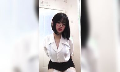 皮皮蝦網紅純欲女神【在下小羊】人前傲女，人後母狗，被金主包養定製私拍各種裸舞紫薇視頻207V (2)