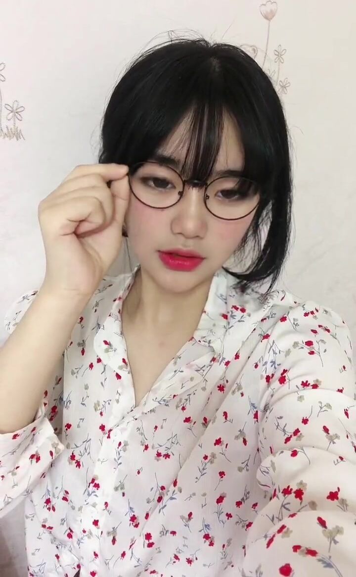 皮皮蝦網紅純欲女神【在下小羊】人前傲女，人後母狗，被金主包養定製私拍各種裸舞紫薇視頻207V (22)