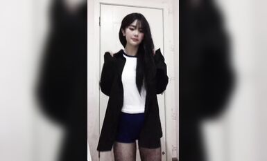 皮皮蝦網紅純欲女神【在下小羊】人前傲女，人後母狗，被金主包養定製私拍各種裸舞紫薇視頻207V (24)