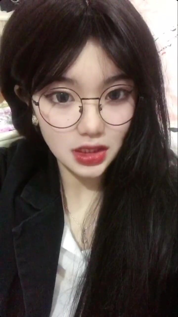 皮皮蝦網紅純欲女神【在下小羊】人前傲女，人後母狗，被金主包養定製私拍各種裸舞紫薇視頻207V (30)