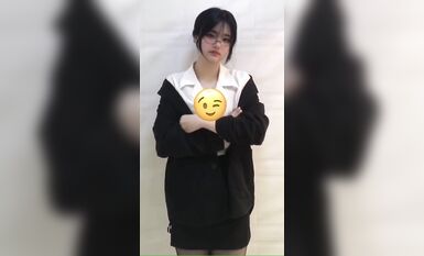 皮皮蝦網紅純欲女神【在下小羊】人前傲女，人後母狗，被金主包養定製私拍各種裸舞紫薇視頻207V (36)