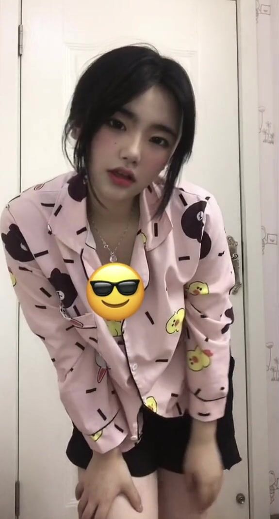 皮皮蝦網紅純欲女神【在下小羊】人前傲女，人後母狗，被金主包養定製私拍各種裸舞紫薇視頻207V (37)