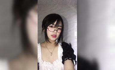 皮皮蝦網紅純欲女神【在下小羊】人前傲女，人後母狗，被金主包養定製私拍各種裸舞紫薇視頻207V (39)