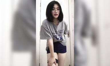 皮皮蝦網紅純欲女神【在下小羊】人前傲女，人後母狗，被金主包養定製私拍各種裸舞紫薇視頻207V (40)