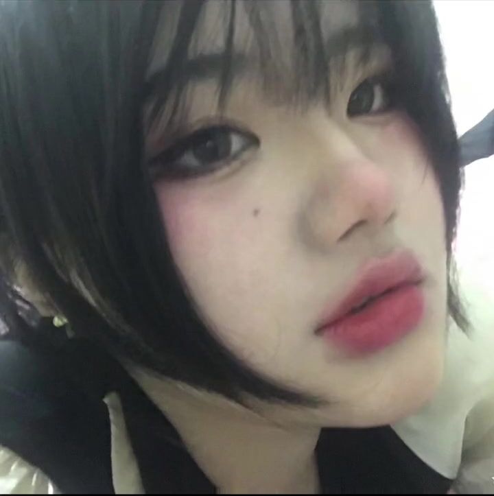 皮皮蝦網紅純欲女神【在下小羊】人前傲女，人後母狗，被金主包養定製私拍各種裸舞紫薇視頻207V (46)