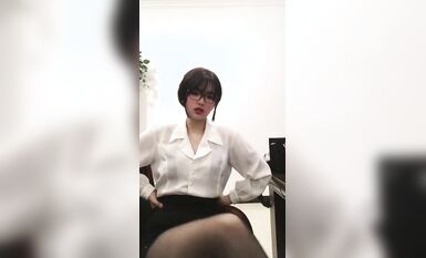 皮皮蝦網紅純欲女神【在下小羊】人前傲女，人後母狗，被金主包養定製私拍各種裸舞紫薇視頻207V (5)