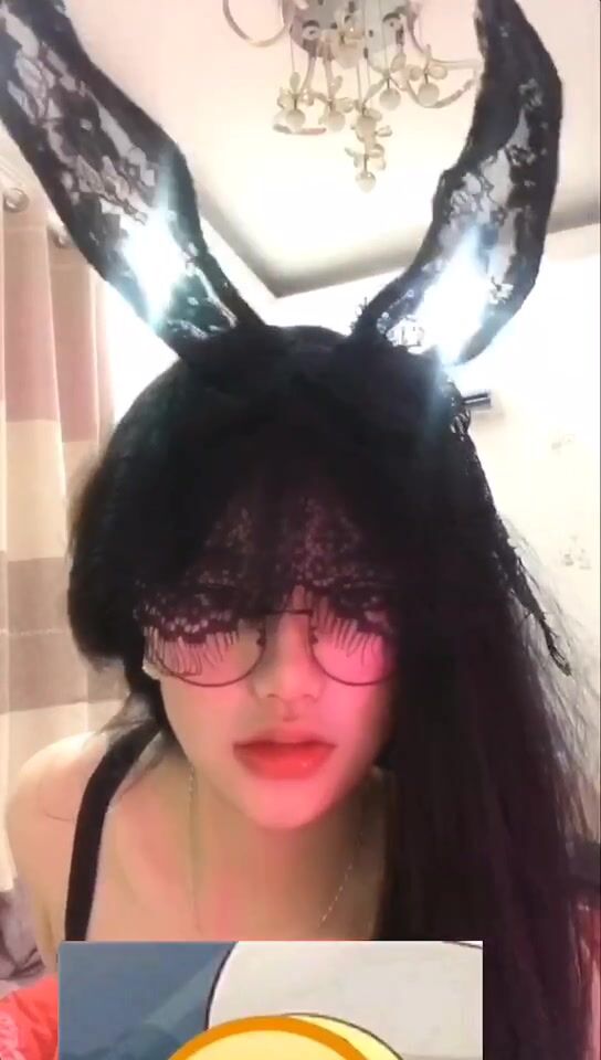 皮皮蝦網紅純欲女神【在下小羊】人前傲女，人後母狗，被金主包養定製私拍各種裸舞紫薇視頻207V (54)