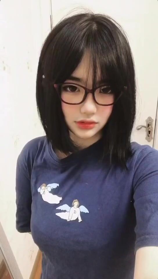 皮皮蝦網紅純欲女神【在下小羊】人前傲女，人後母狗，被金主包養定製私拍各種裸舞紫薇視頻207V (56)