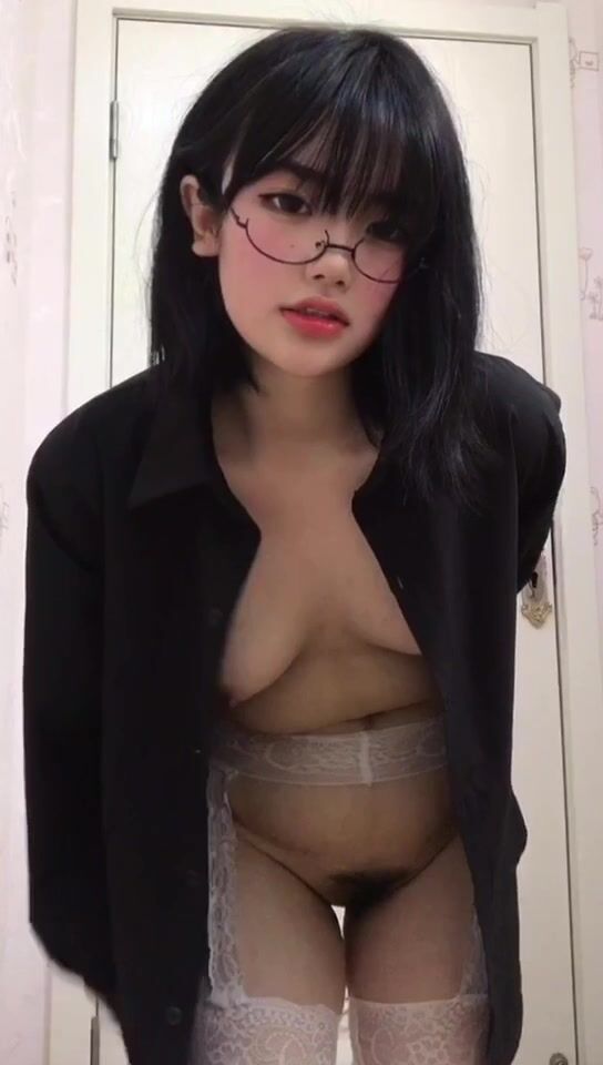 皮皮蝦網紅純欲女神【在下小羊】人前傲女，人後母狗，被金主包養定製私拍各種裸舞紫薇視頻207V (64)