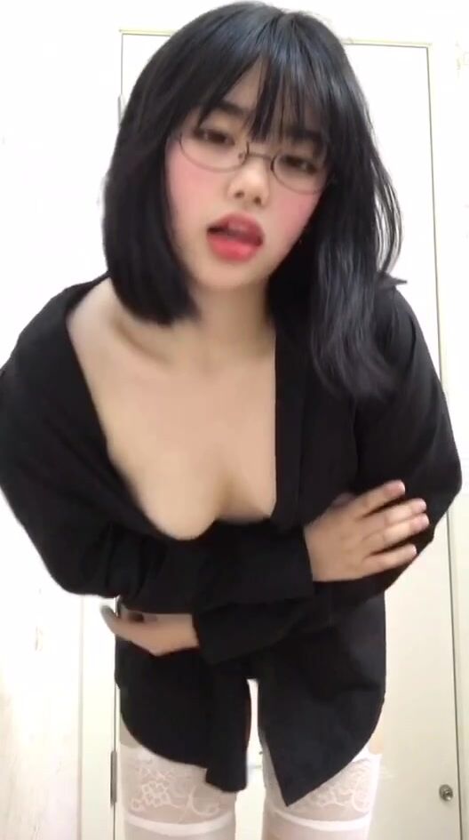 皮皮蝦網紅純欲女神【在下小羊】人前傲女，人後母狗，被金主包養定製私拍各種裸舞紫薇視頻207V (68)