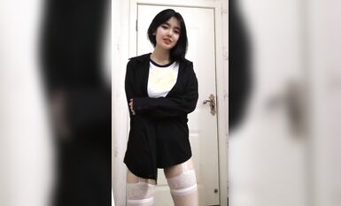 皮皮蝦網紅純欲女神【在下小羊】人前傲女，人後母狗，被金主包養定製私拍各種裸舞紫薇視頻207V (9)