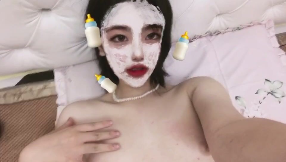 皮皮蝦網紅純欲女神【在下小羊】人前傲女，人後母狗，被金主包養定製私拍各種裸舞紫薇視頻207V (90)