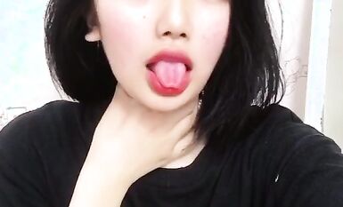 皮皮蝦網紅純欲女神【在下小羊】人前傲女，人後母狗，被金主包養定製私拍各種裸舞紫薇視頻207V (93)